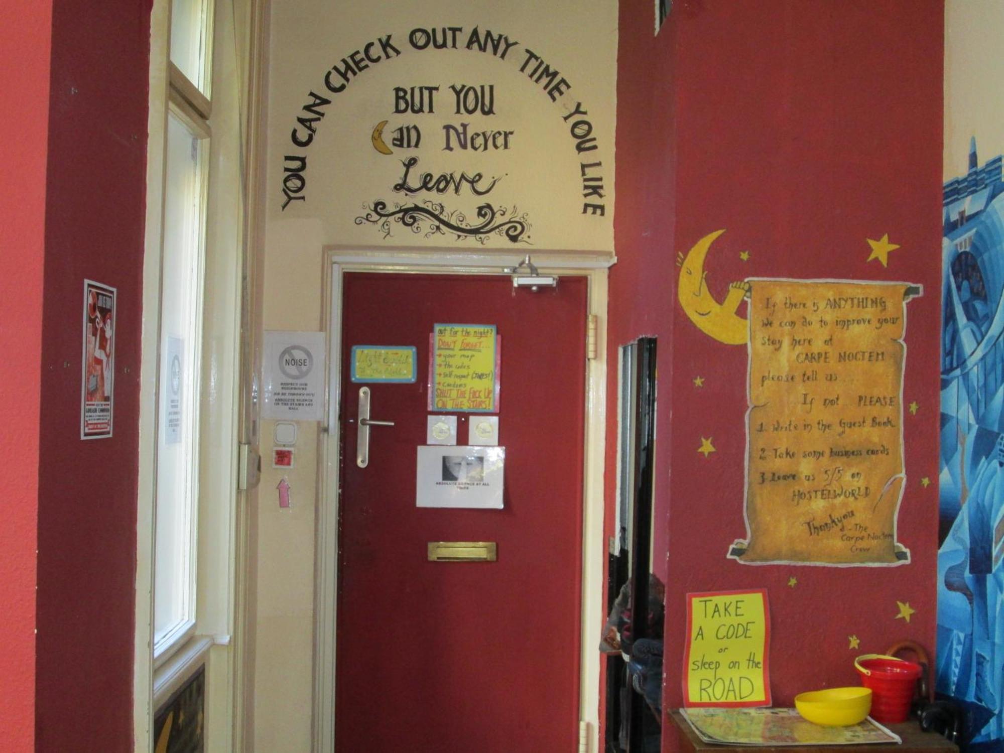 Carpe Noctem Hostel Budapeste Exterior foto